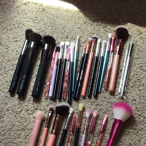 Pink Makeup brush holder, all brushes incl.